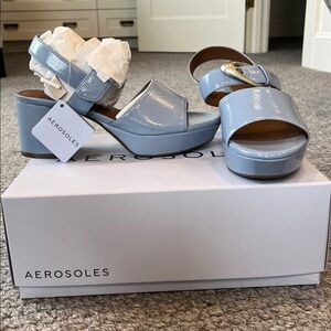 NIB AEROSOLES Chamber Dusty Blue Patent Platform Sandals